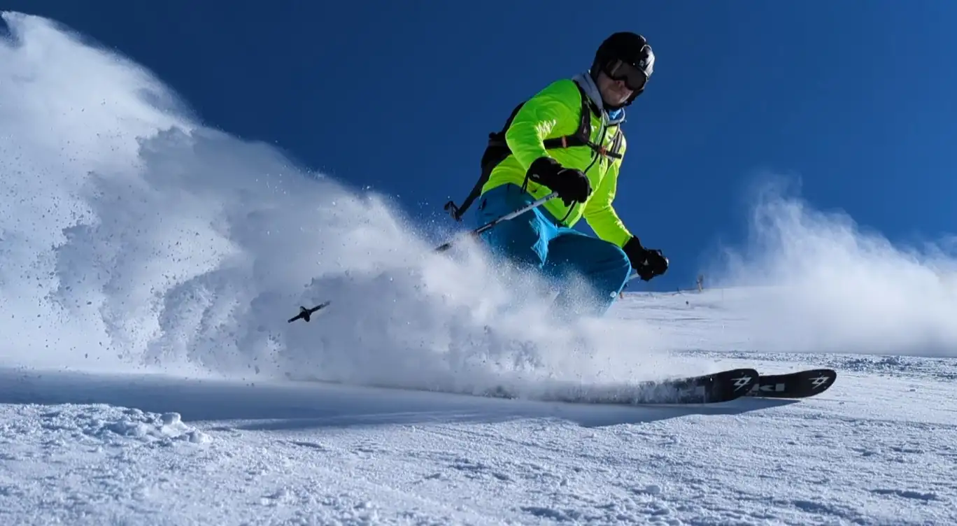 Aus dem Zug, auf die Skipiste