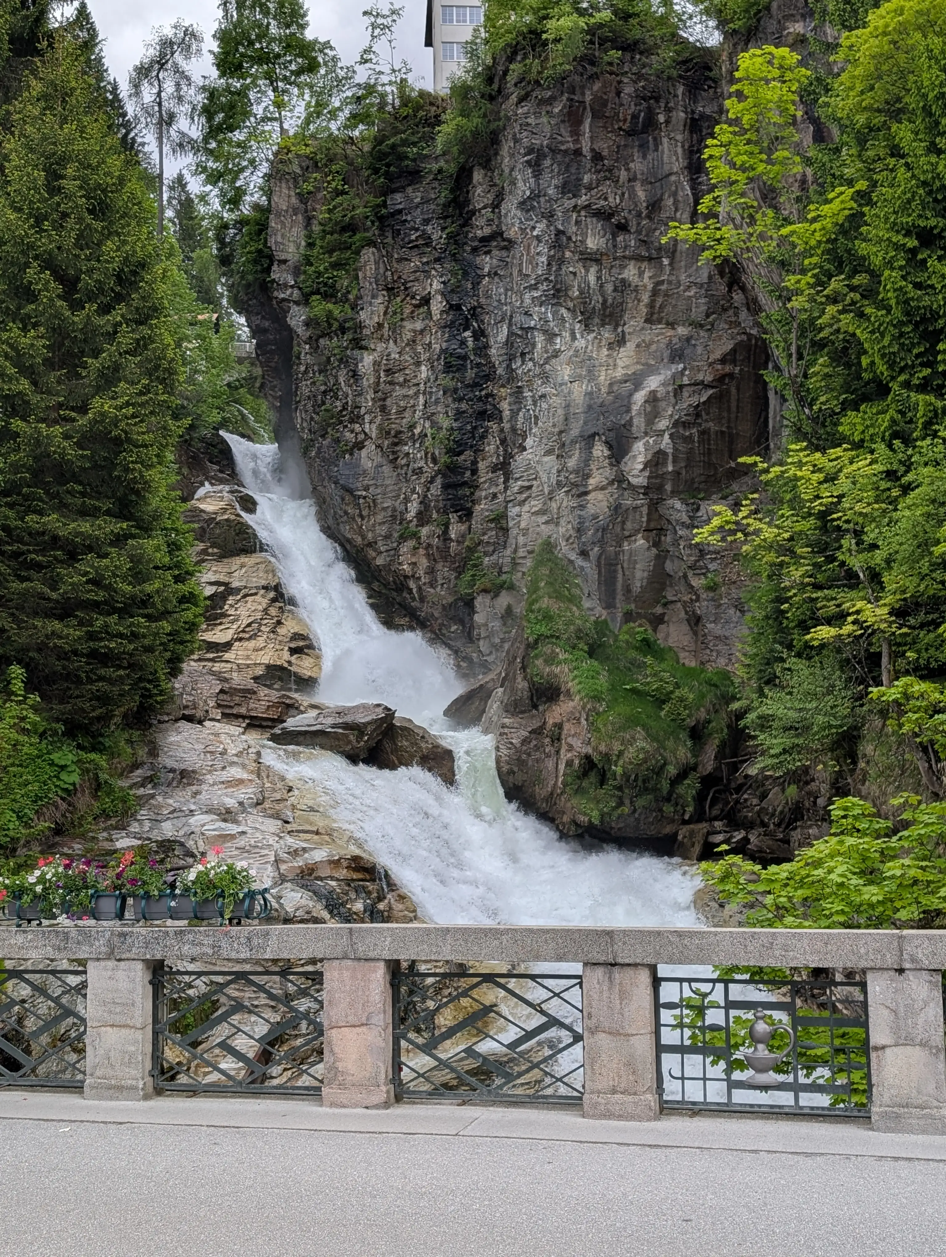 Wasserfall mitten in Bad Gastein